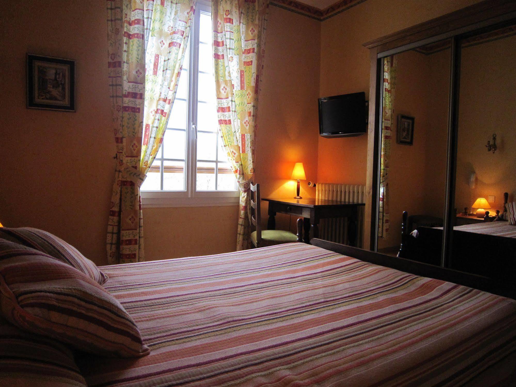 Hostellerie De La Bouriane Gourdon-en-quercy Exterior photo
